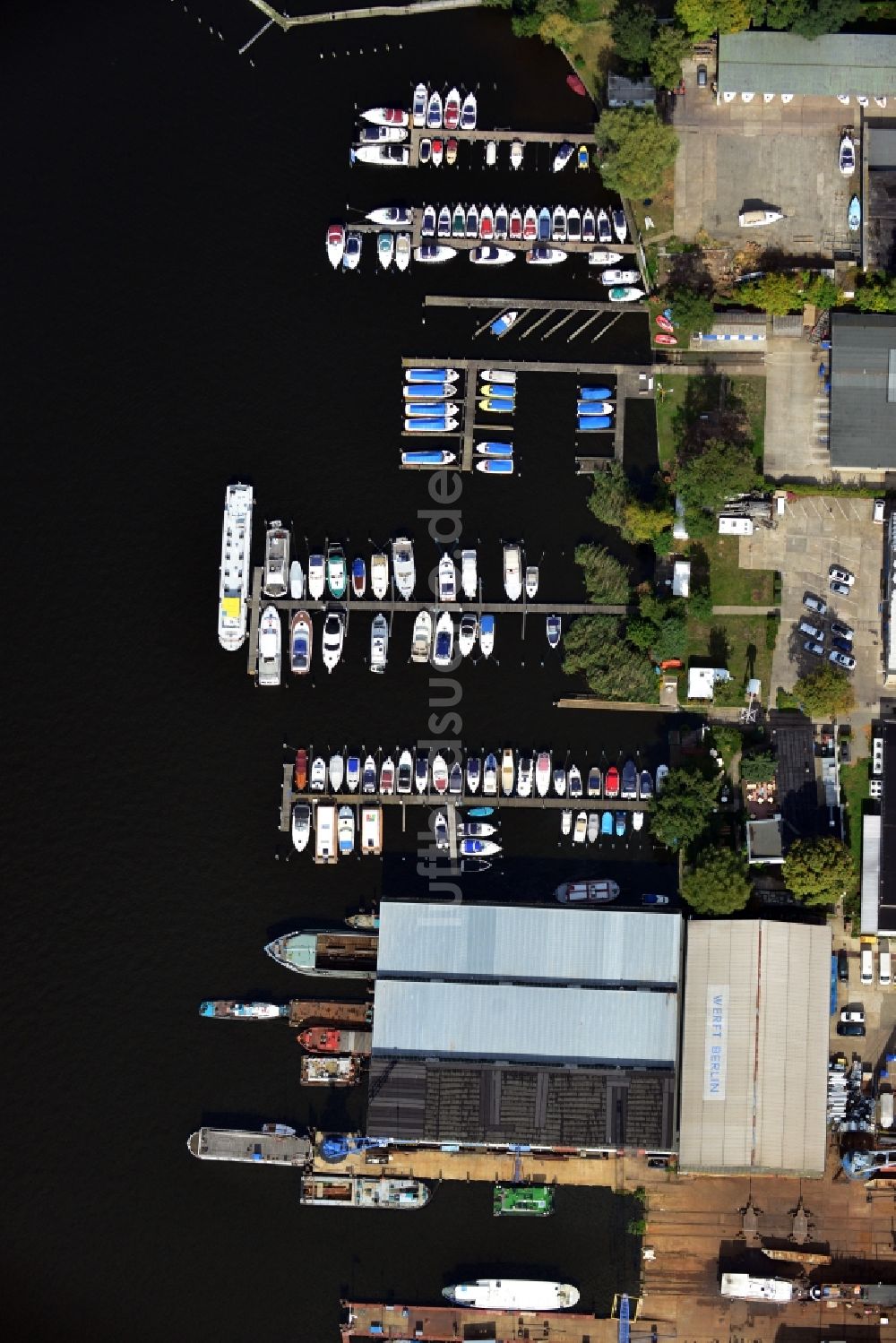 Luftaufnahme Berlin OT Köpenick - Bootsanlegestellen im Ortsteil Köpenick in Berlin