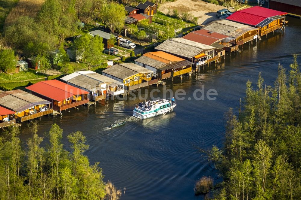 Mirow von oben - Bootshäuser am Mirower See in Mirow im Bundesland Mecklenburg-Vorpommern