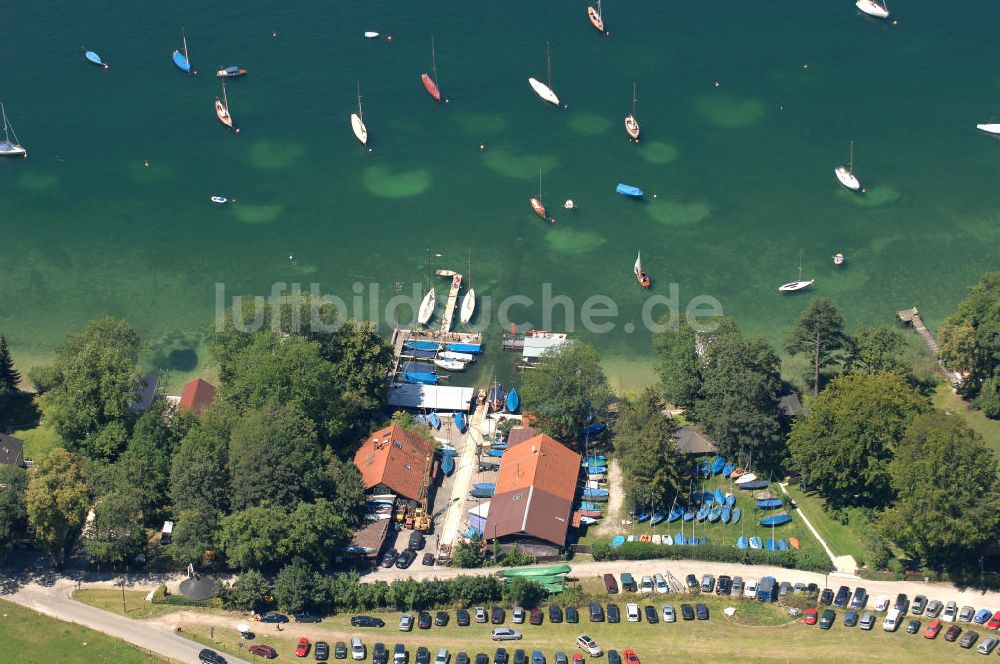 Luftaufnahme Berg / Ortsteil Leoni - Bootshäuser am Starnberger See