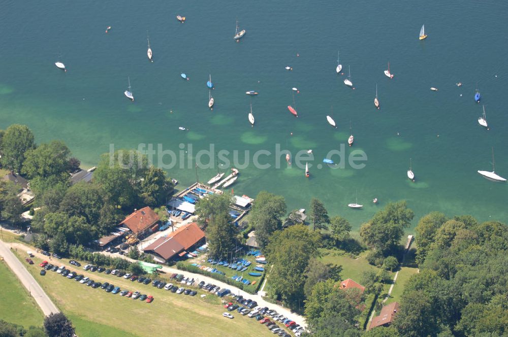 Berg / Ortsteil Leoni von oben - Bootshäuser am Starnberger See