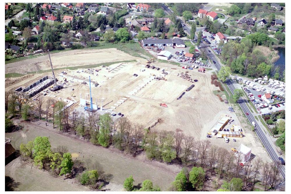 Borgsdorf / BRB von oben - Borgsdorf bei Oranienburg / BRB Neubau eines Einkaufszentrums an der Autobahn in Borgsdorf