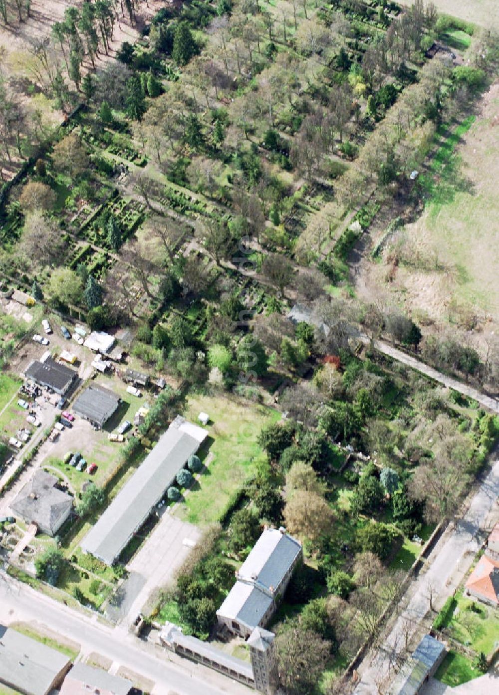 Potsdam aus der Vogelperspektive: Bornstedter Friedhof in Potsdam-Bornstedt.