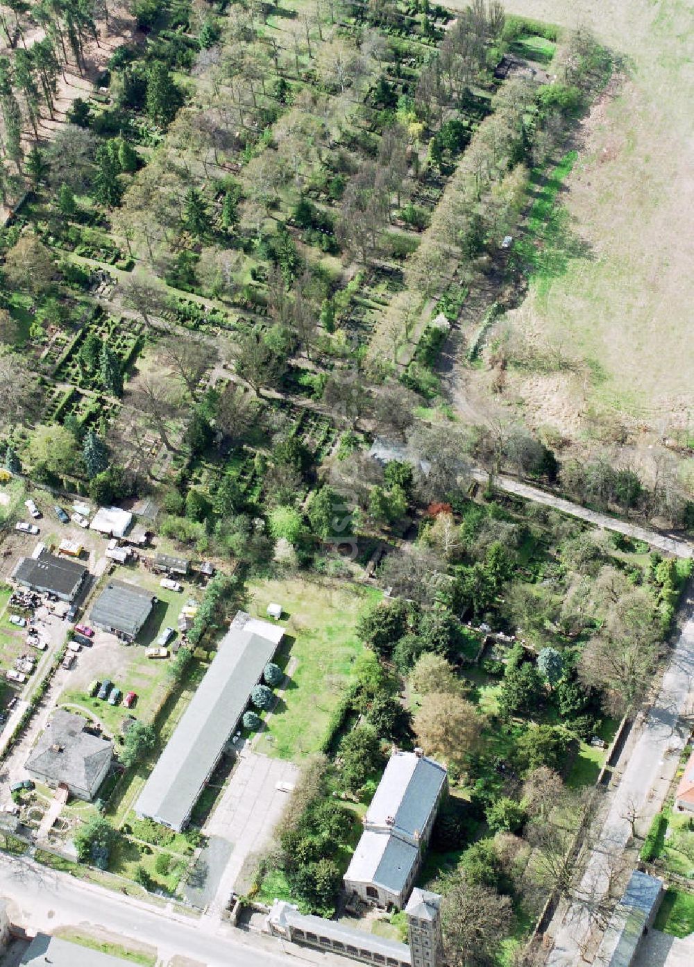 Luftbild Potsdam - Bornstedter Friedhof in Potsdam-Bornstedt.