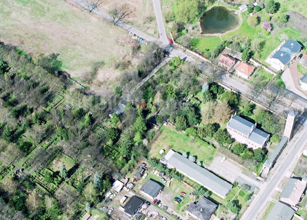 Potsdam aus der Vogelperspektive: Bornstedter Friedhof in Potsdam-Bornstedt.