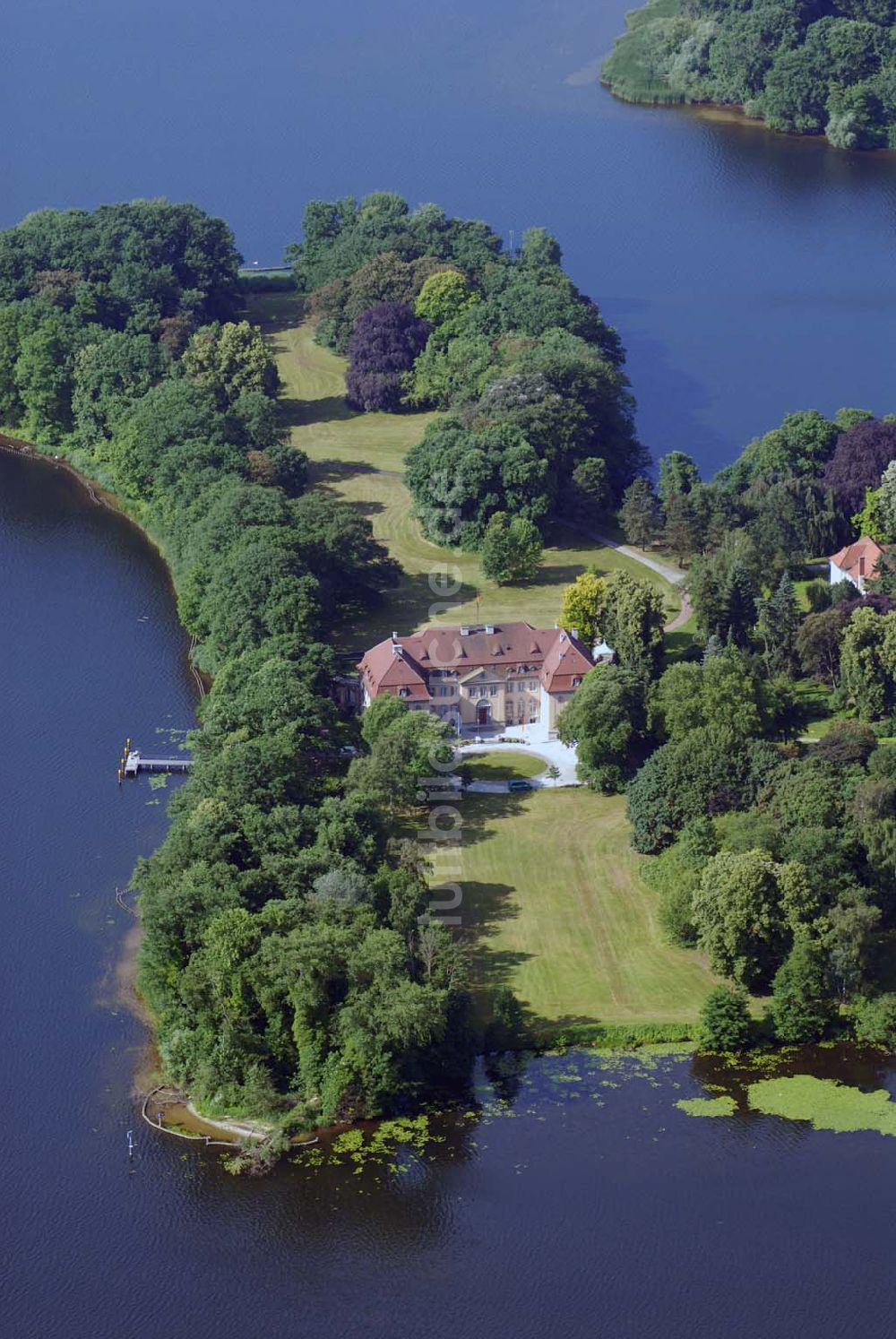 Berlin aus der Vogelperspektive: Borsig-Villa Reiherwerder am Tegeler See in Berlin