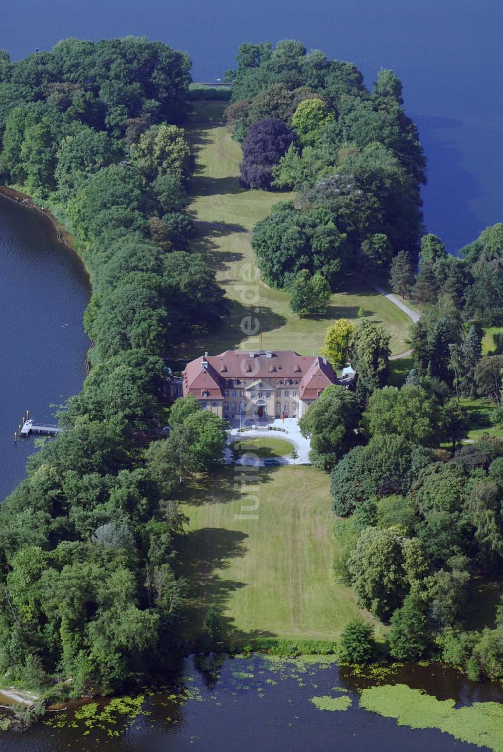 Luftbild Berlin - Borsig-Villa Reiherwerder am Tegeler See in Berlin