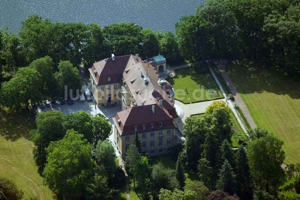 Luftaufnahme Berlin - Borsig-Villa Reiherwerder am Tegeler See in Berlin