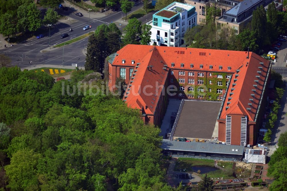 Luftaufnahme Berlin - Botanisches Museum am Königin-Luise-Platz im Ortsteil Dahlem von Berlin