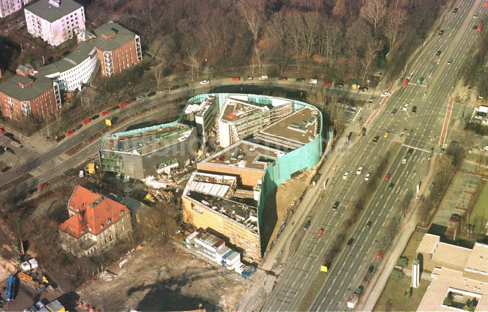 Luftaufnahme Berlin - Tiergarten - Botschaften der Nordischen Länder am Klingelhöferdreieck in Berlin - Tiergarten.