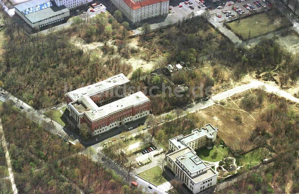 Berlin - Tiergarten von oben - Botschaften im Tiergarten