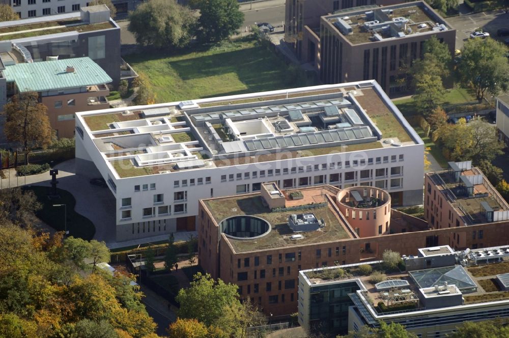 Berlin von oben - Botschafts- Gebäude und Gelände der Diplomatischen Vertretung von Indien im Ortsteil Tiergarten in Berlin, Deutschland