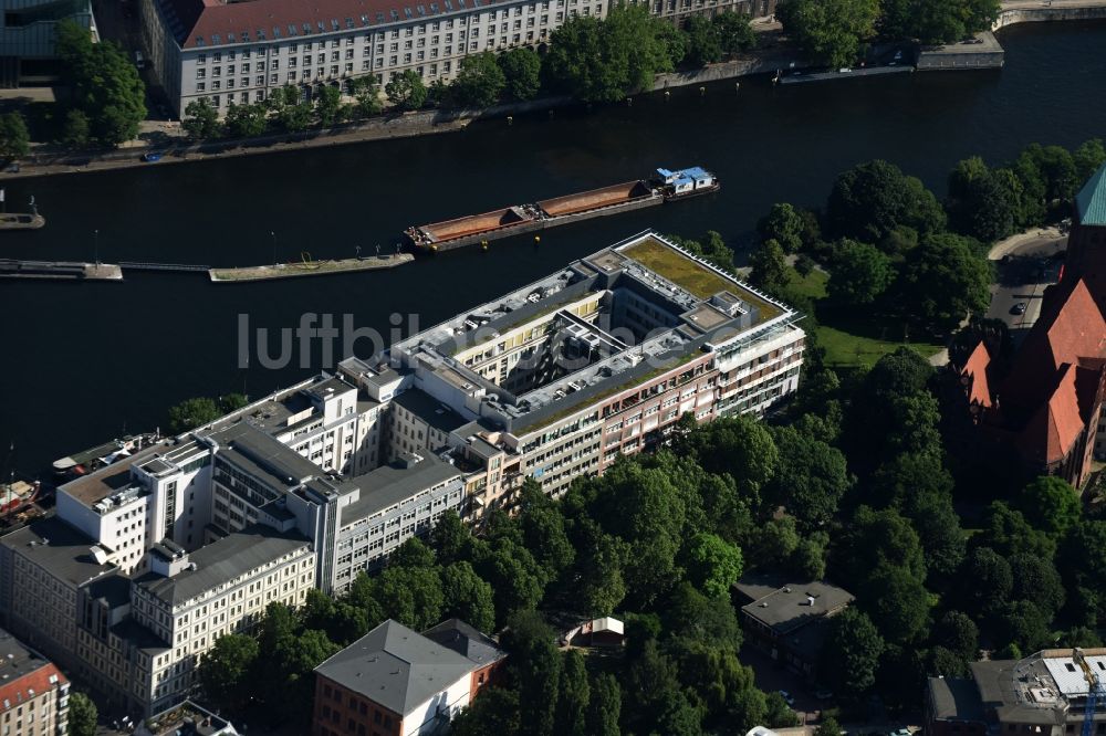 Berlin aus der Vogelperspektive: Botschafts- Gebäude und Gelände der Diplomatischen Vertretungen Brasiliens, Republik Kosovo und der Republik Angola in Berlin