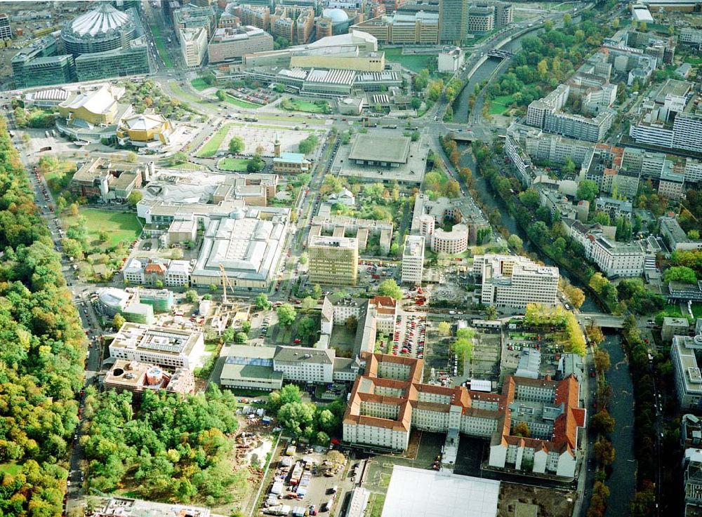 Luftaufnahme Berlin - Tiergarten - Botschafts- und Landesvertretungsneubauten am Verteidigungsministerium an der Tiergartenstraße in Berlin-Tiergarten.