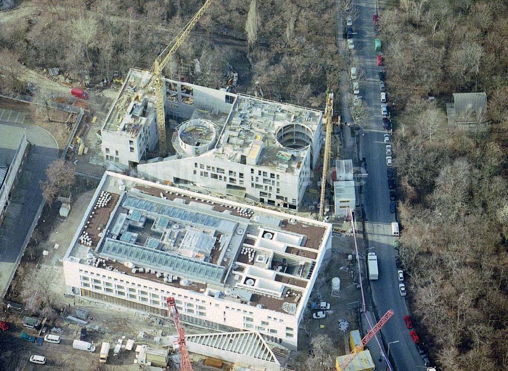 Berlin - Tiergarten aus der Vogelperspektive: Botschaftsum - und Neubau an der Tiergartenstraße / Hiroshimastraße in Berlin - Tiergarten.