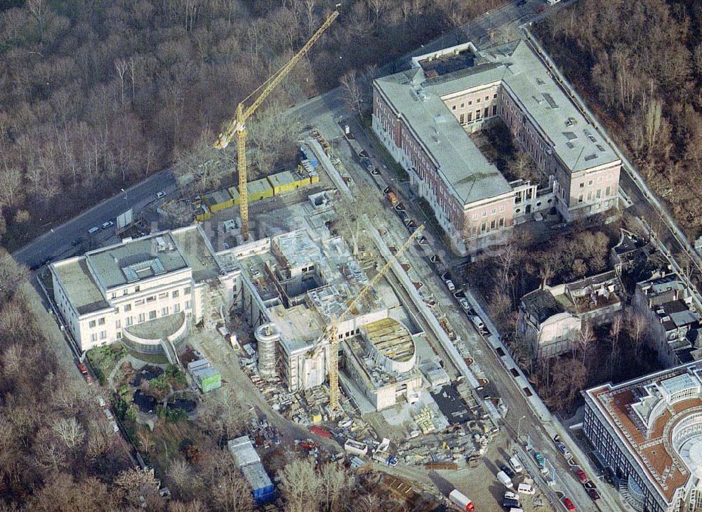 Luftbild Berlin - Tiergarten - Botschaftsum - und Neubau an der Tiergartenstraße / Hiroshimastraße in Berlin - Tiergarten.