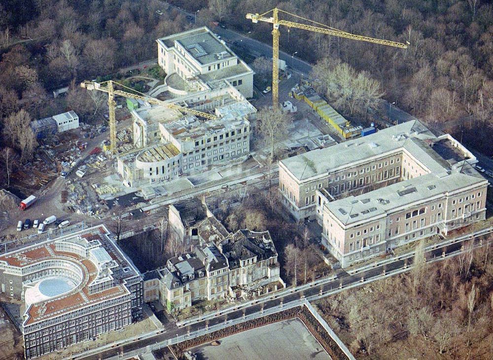 Berlin - Tiergarten von oben - Botschaftsum - und Neubau an der Tiergartenstraße / Hiroshimastraße in Berlin - Tiergarten.