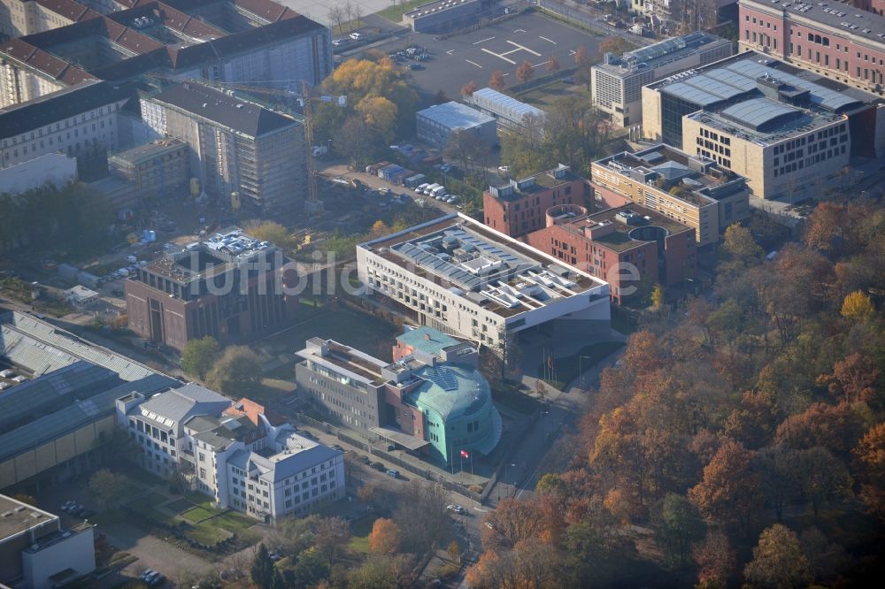 Luftaufnahme Berlin OT Tiergarten - Botschaftsviertel in Berlin im Bezirk Mitte im Ortsteil Tiergarten