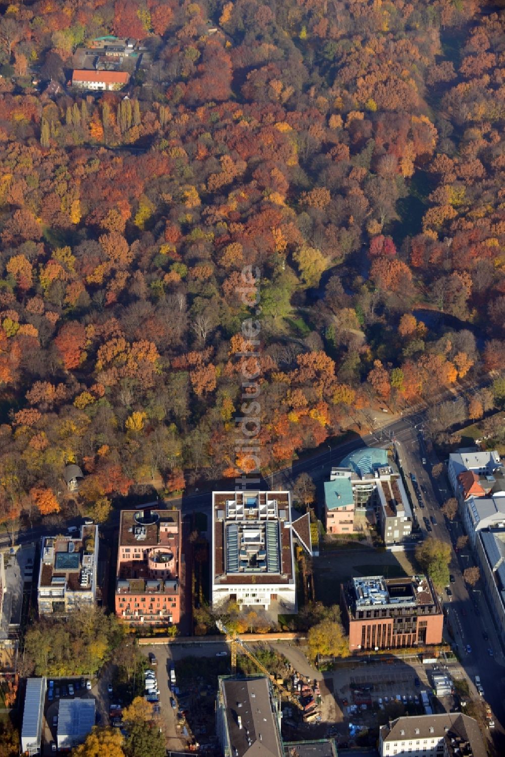 Berlin OT Tiergarten aus der Vogelperspektive: Botschaftsviertel in Berlin im Bezirk Mitte im Ortsteil Tiergarten