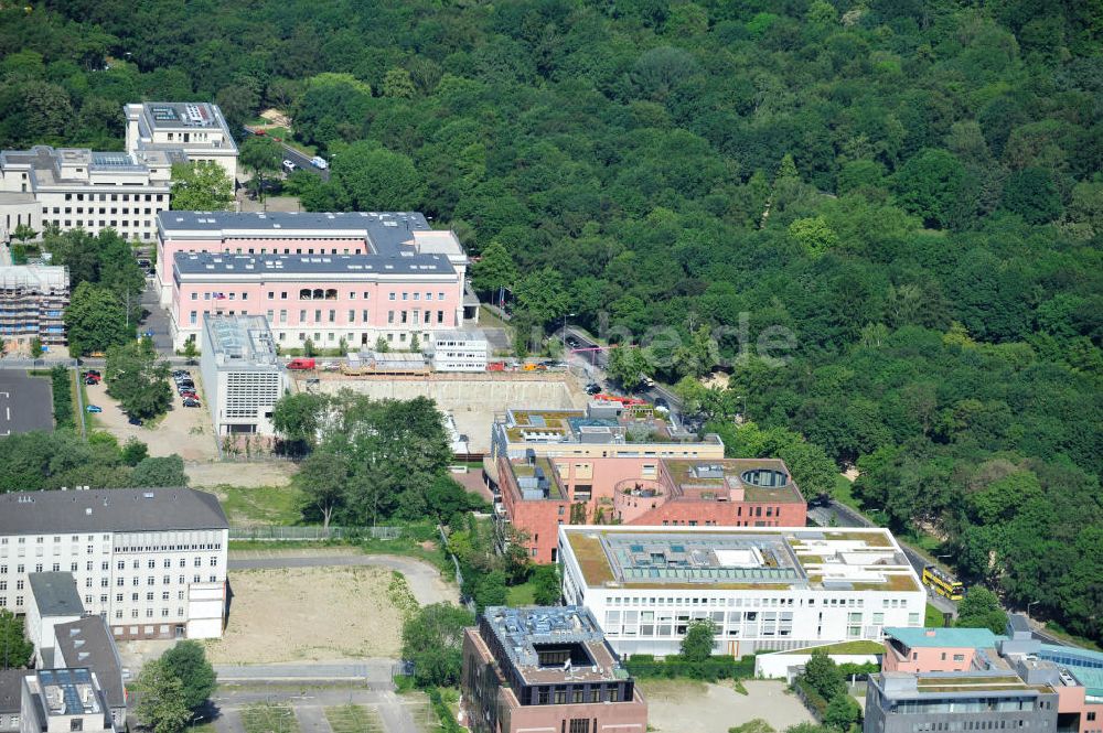 Berlin aus der Vogelperspektive: Botschaftsviertel / Botschaften am Berliner Tiergarten