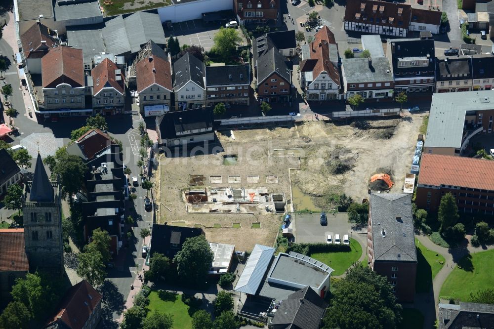 Ibbenbüren von oben - Brachfläche des ehemaligen Magnus- Kaufhauses am Platz Unterer Markt in Ibbenbüren im Bundesland Nordrhein-Westfalen