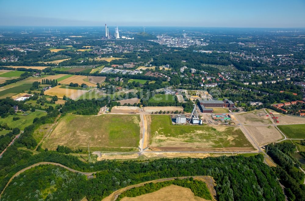 Gelsenkirchen von oben - Brachfläche und Förderturm der ehemaligen Zeche Hugo in Gelsenkirchen im Bundesland Nordrhein-Westfalen