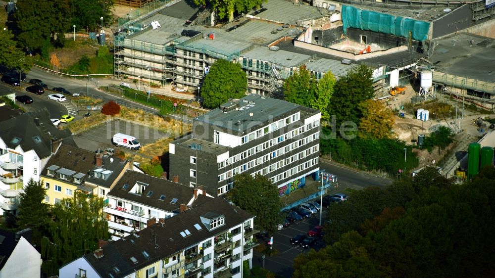 Bonn von oben - Brachfläche nach Abriß einer Plattenbau- Hochhaus- Wohnsiedlung An der Windmühle - Theaterstraße im Ortsteil Zentrum in Bonn im Bundesland Nordrhein-Westfalen, Deutschland