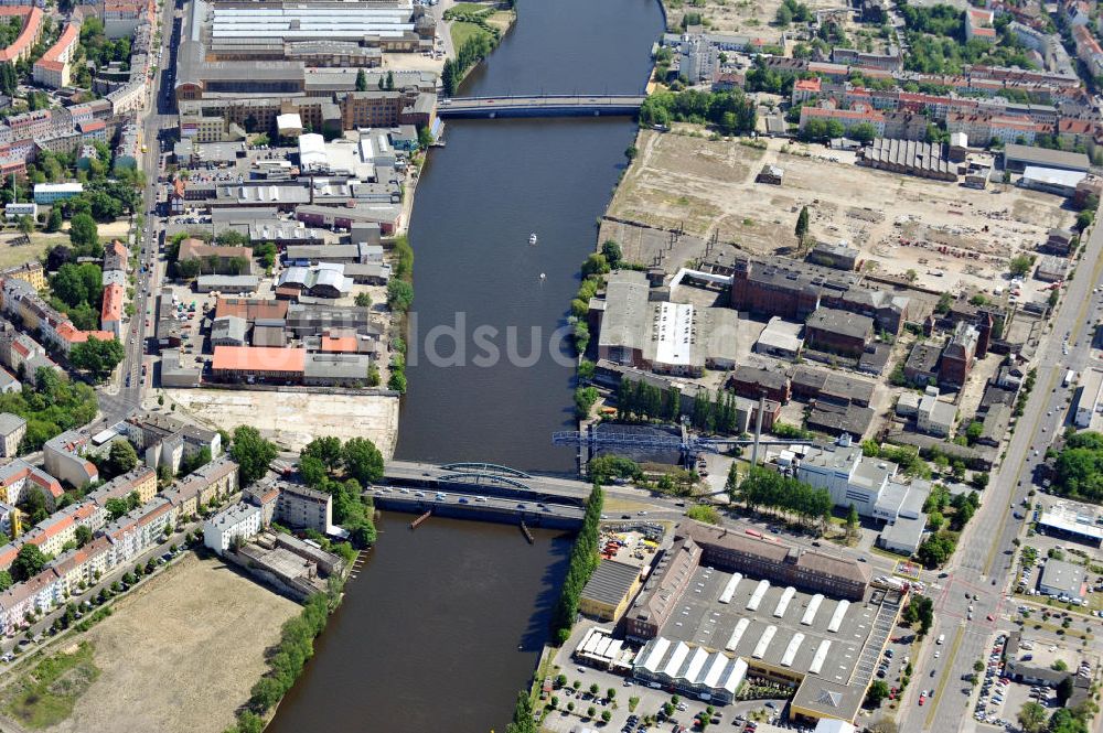 Luftaufnahme Berlin - Brachflächen an der Spree in Berlin-Schöneweide