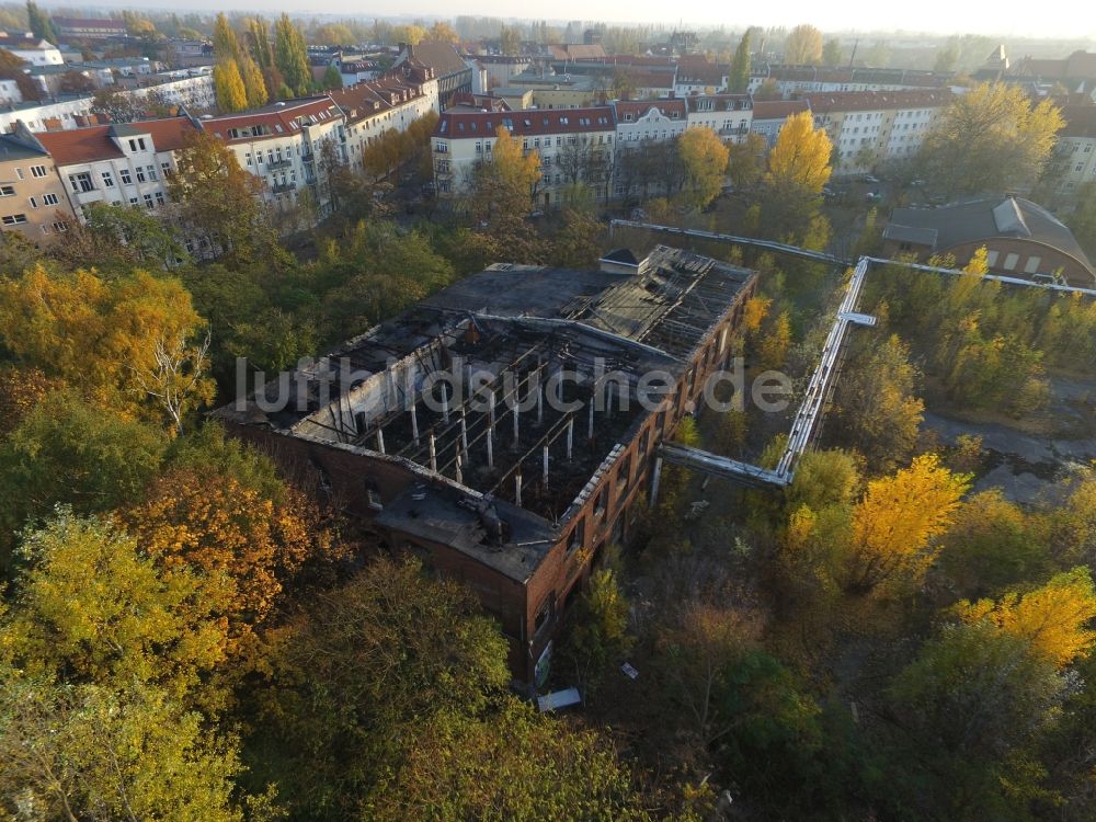 Luftbild Berlin - Brand- Ruine auf dem Betriebsgelände des VEB Berliner Metallhütten und Halbzeugwerke in Berlin