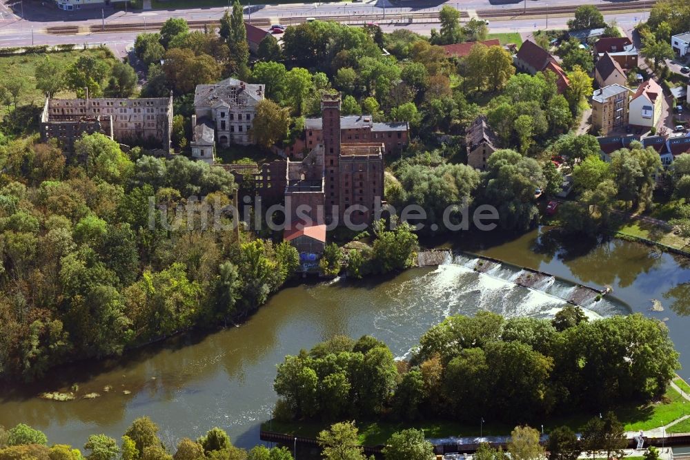 Halle (Saale) von oben - Brand- Ruine der Böllberger Mühle in Halle (Saale) im Bundesland Sachsen-Anhalt, Deutschland