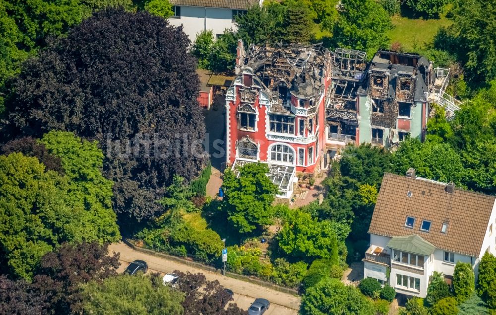 Luftbild Herdecke - Brand- Ruine eines Einfamilienhauses im Wohngebiet der Villa Renckhoff in Herdecke im Bundesland Nordrhein-Westfalen, Deutschland