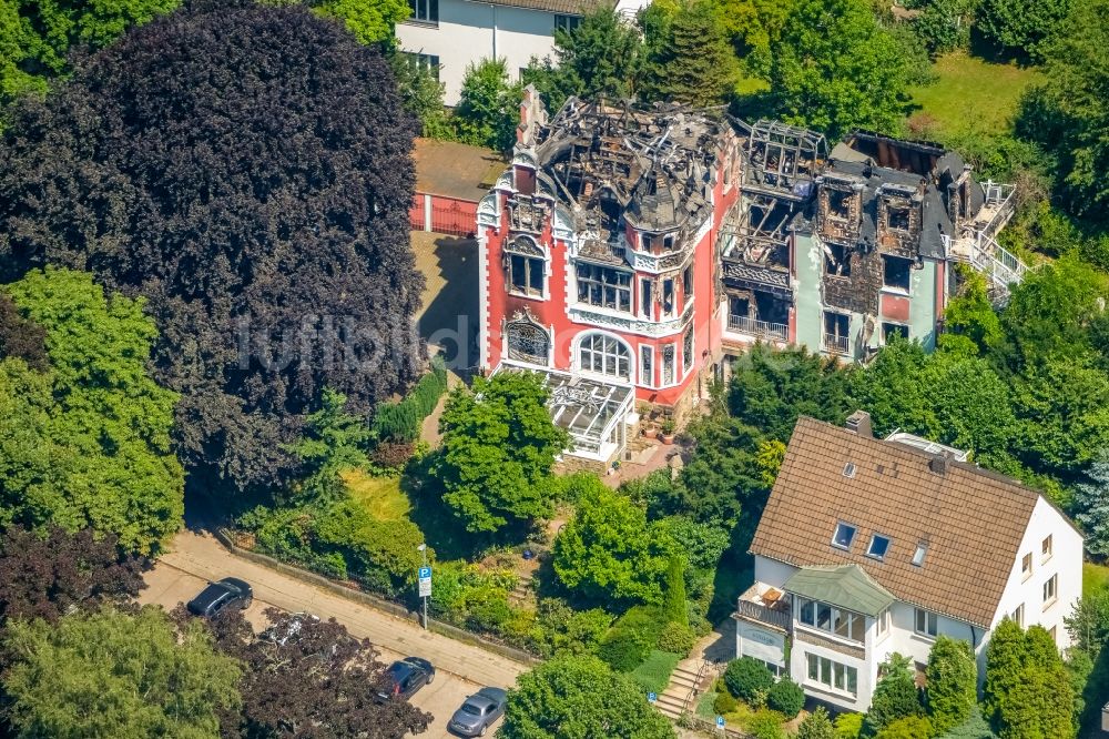 Luftaufnahme Herdecke - Brand- Ruine eines Einfamilienhauses im Wohngebiet der Villa Renckhoff in Herdecke im Bundesland Nordrhein-Westfalen, Deutschland