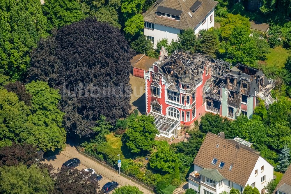 Herdecke von oben - Brand- Ruine eines Einfamilienhauses im Wohngebiet der Villa Renckhoff in Herdecke im Bundesland Nordrhein-Westfalen, Deutschland