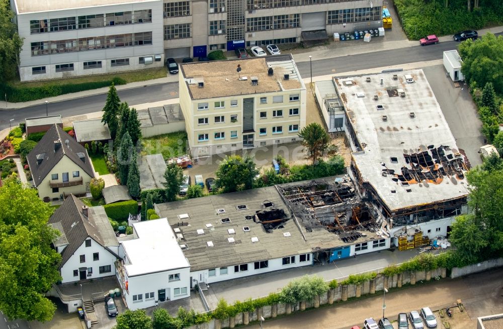 Luftbild Heiligenhaus - Brand- Ruine der Gebäude und Hallen der Mosca GmbH Metall-Dienstleistungen NRW an der Talburgstraße in Heiligenhaus im Bundesland Nordrhein-Westfalen