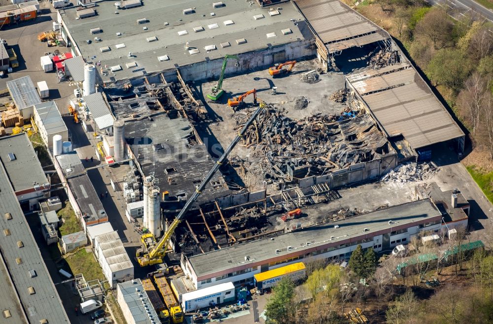 Luftaufnahme Witten - Brand- Ruine der Gebäude und Hallen der HP Pelzer Automotive GmbH an der Brauckstraße im Ortsteil Rüdinghausen in Witten im Bundesland Nordrhein-Westfalen