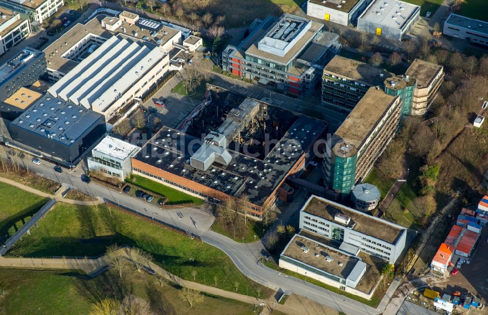 Aachen von oben - Brand- Ruine der Gebäude und Hallen des Werkzeugmaschinenlabors der RWTH im Campus Melaten in Aachen im Bundesland Nordrhein-Westfalen