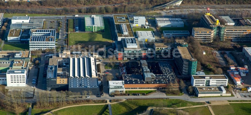 Luftbild Aachen - Brand- Ruine der Gebäude und Hallen des Werkzeugmaschinenlabors der RWTH im Campus Melaten in Aachen im Bundesland Nordrhein-Westfalen