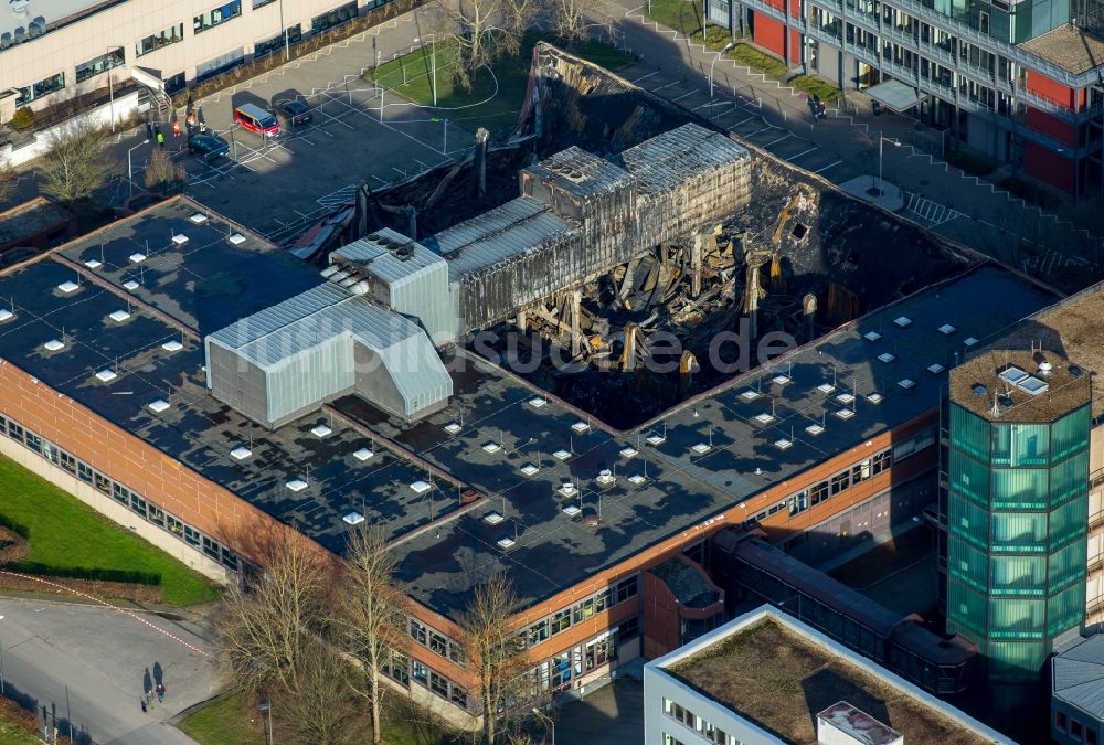 Aachen von oben - Brand- Ruine der Gebäude und Hallen des Werkzeugmaschinenlabors der RWTH im Campus Melaten in Aachen im Bundesland Nordrhein-Westfalen