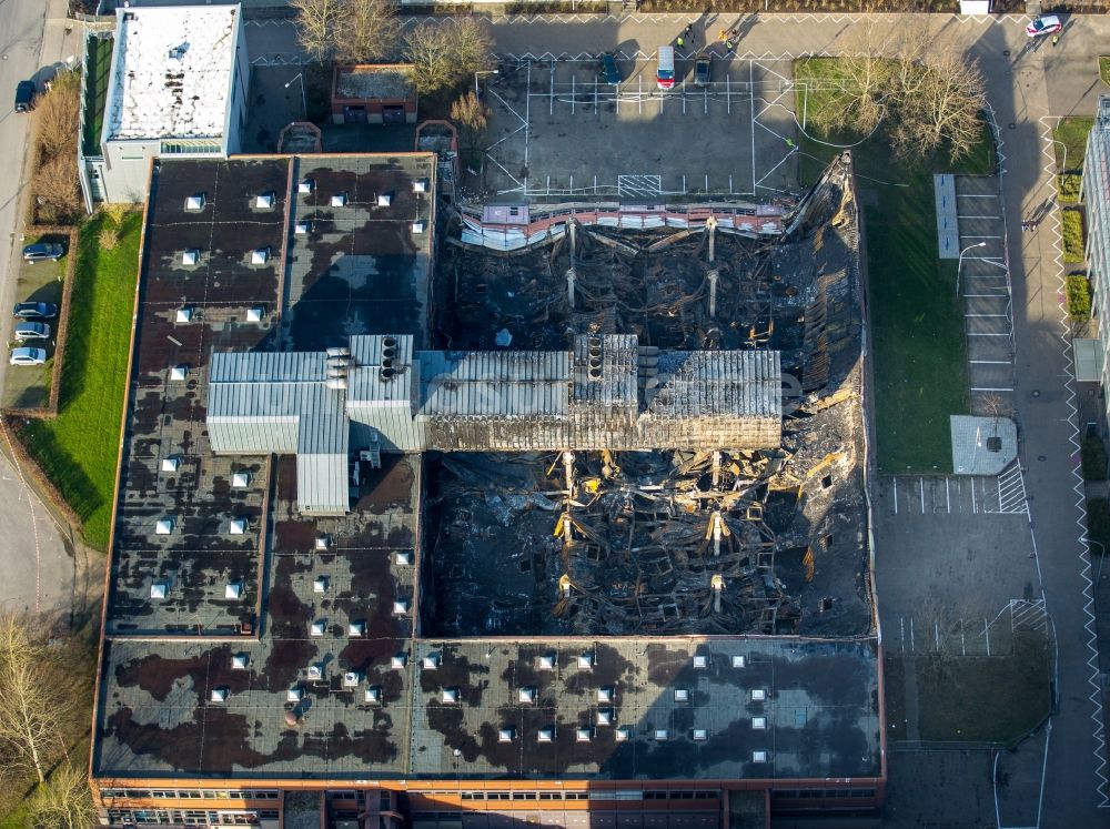 Luftbild Aachen - Brand- Ruine der Gebäude und Hallen des Werkzeugmaschinenlabors der RWTH im Campus Melaten in Aachen im Bundesland Nordrhein-Westfalen