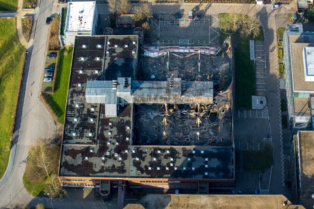 Aachen von oben - Brand- Ruine der Gebäude und Hallen des Werkzeugmaschinenlabors der RWTH im Campus Melaten in Aachen im Bundesland Nordrhein-Westfalen