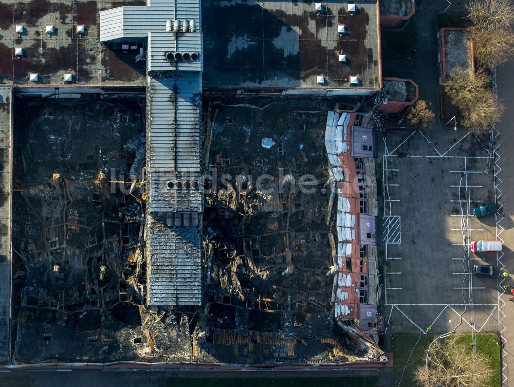 Aachen aus der Vogelperspektive: Brand- Ruine der Gebäude und Hallen des Werkzeugmaschinenlabors der RWTH im Campus Melaten in Aachen im Bundesland Nordrhein-Westfalen