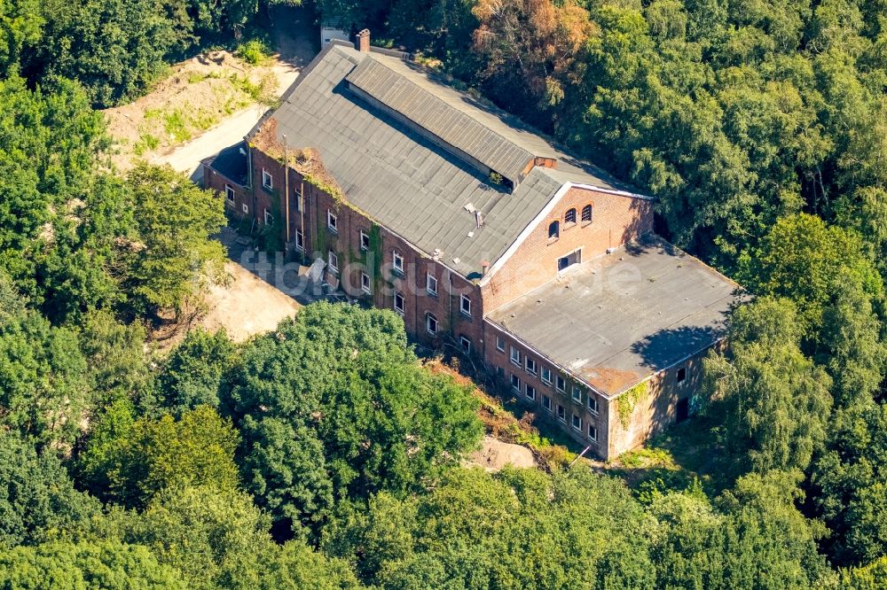 Luftbild Gladbeck - Brand- Ruine des Gebäudes des einstigen Berglehrlingsheims in Gladbeck-Zweckel in Gladbeck im Bundesland Nordrhein-Westfalen