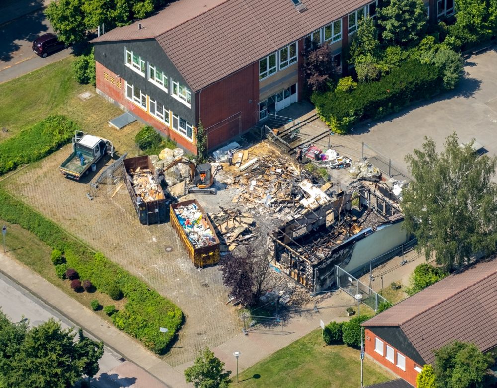 Luftbild Hattingen - Brand- Ruine auf dem Gelände der Grundschule Bruchfeld in Hattingen im Bundesland Nordrhein-Westfalen