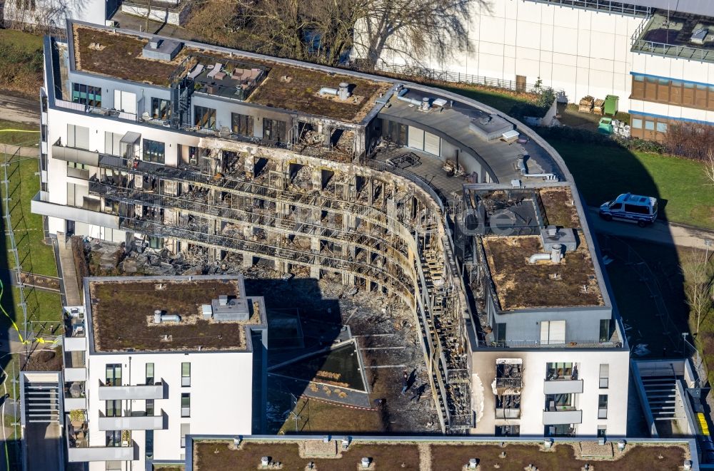 Essen von oben - Brand- Ruine einer Mehrfamilienhausanlage an der Bargmannstraße in Essen im Bundesland Nordrhein-Westfalen, Deutschland