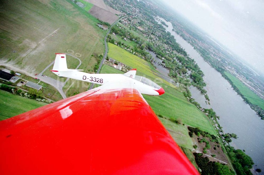 Brandenburg aus der Vogelperspektive: 13.06.1994 Brandenburg, Segelflug und Segelkunstflug mit Bocran auf dem FP BRB (Louping),