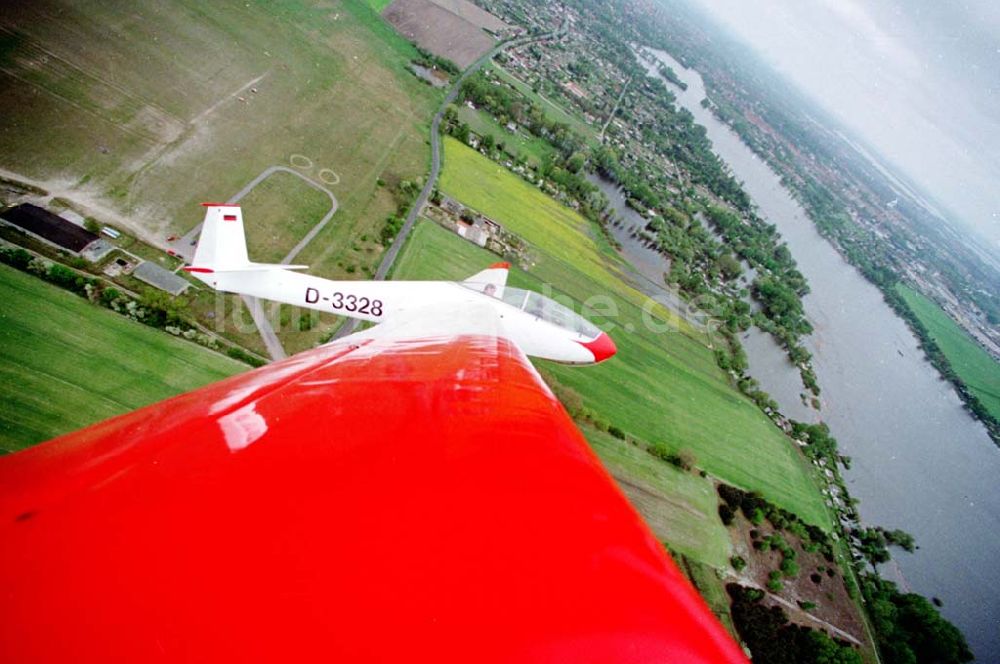 Luftaufnahme Brandenburg - 13.06.1994 Brandenburg, Segelflug und Segelkunstflug mit Bocran auf dem FP BRB (Louping),