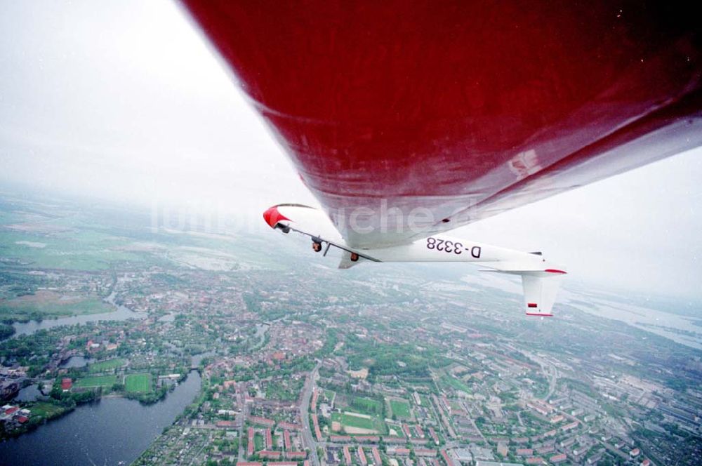 Brandenburg von oben - 13.06.1994 Brandenburg, Segelflug und Segelkunstflug mit Bocran auf dem FP BRB (Louping),