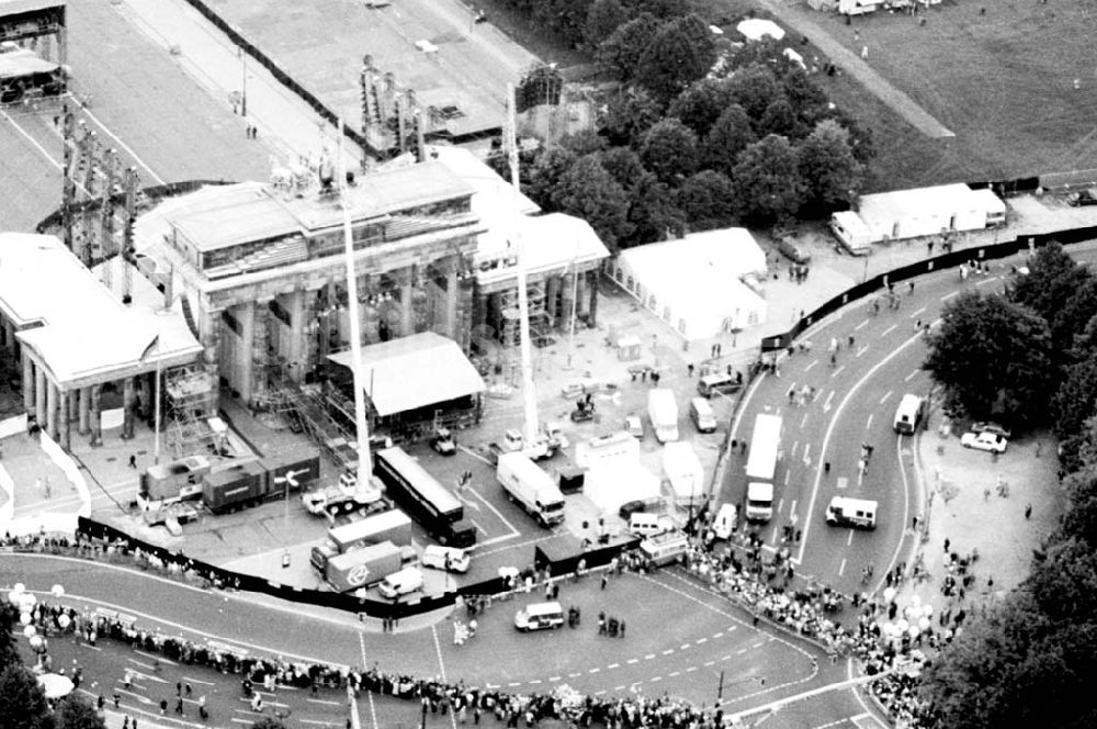 Berlin von oben - 02.10.1994 Brandenburger Tor Berlin-Tiergarten