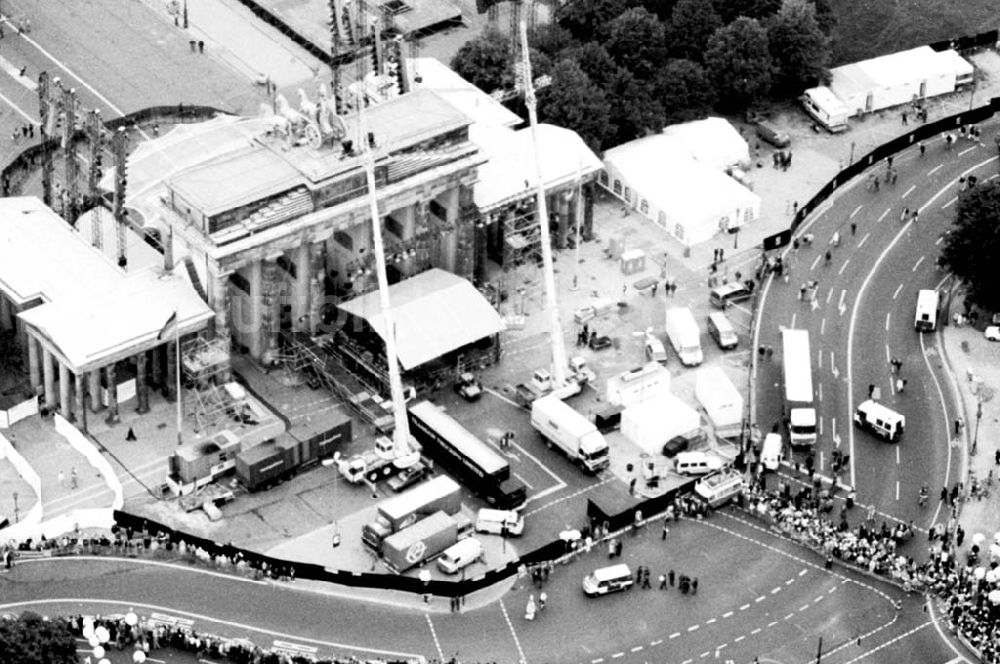 Berlin aus der Vogelperspektive: 02.10.1994 Brandenburger Tor Berlin-Tiergarten