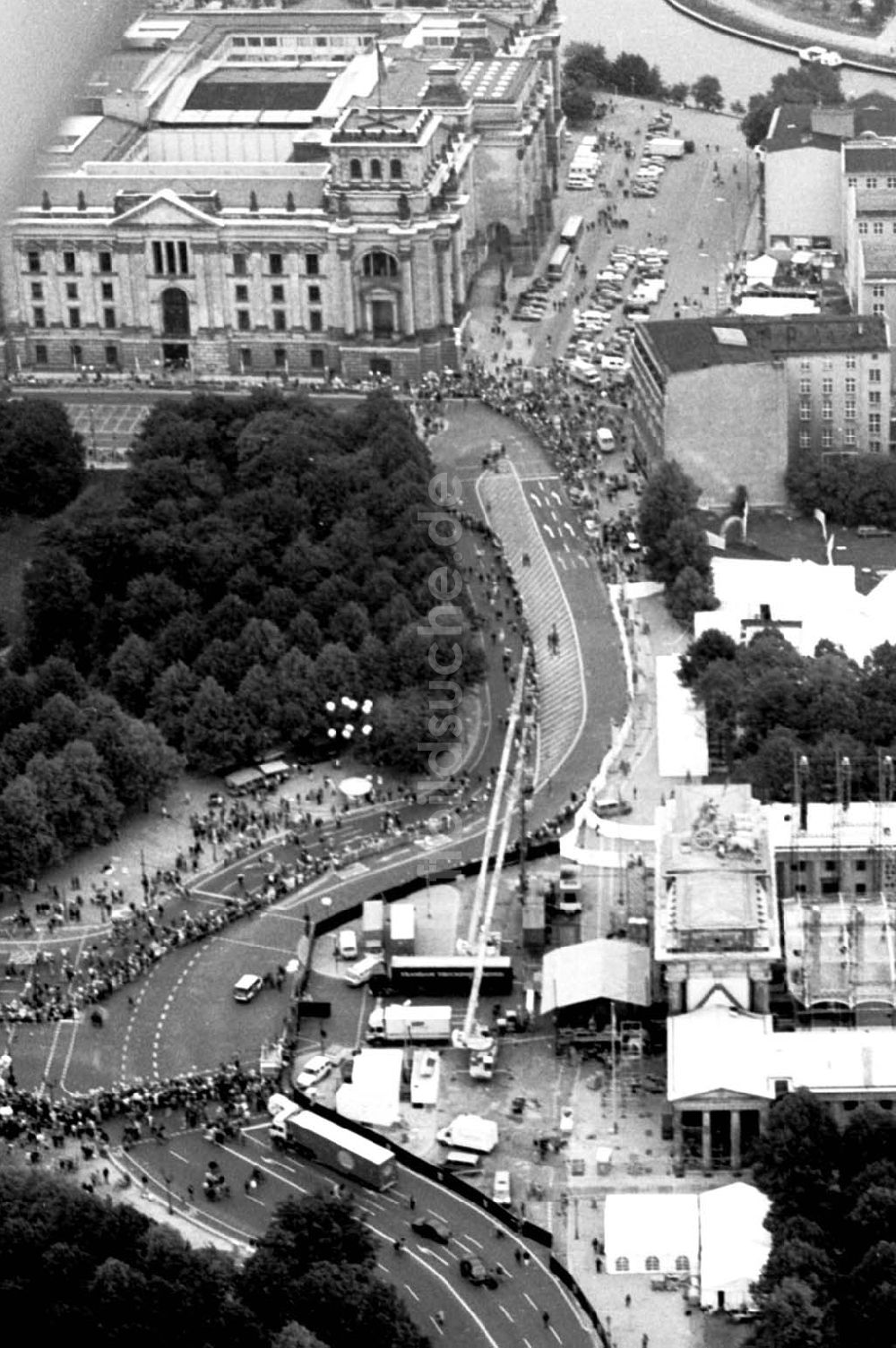 Luftbild Berlin - 02.10.1994 Brandenburger Tor Berlin-Tiergarten