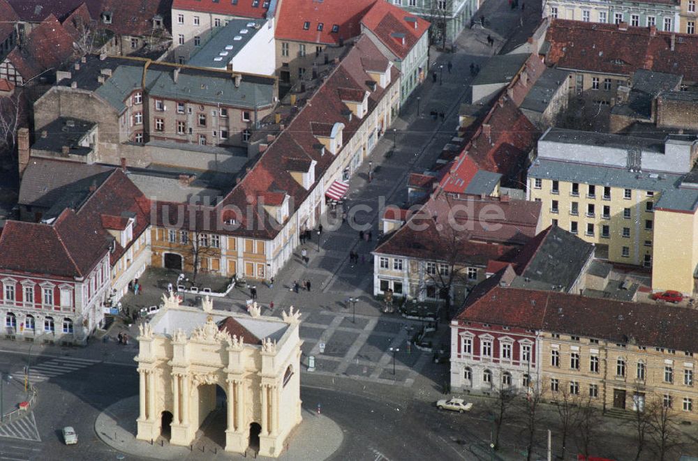 Luftbild Potsdam - Brandenburger Tor am Luisenplatz in Potsdam